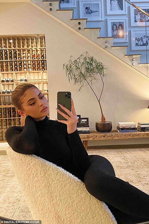nu ty phu kylie jenner ung ho 1 trieu usd chong dich covid-19 hinh 1