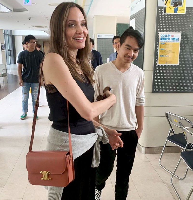 con trai angelina jolie nhanh chong roi han quoc tranh dich covid-19 hinh 2