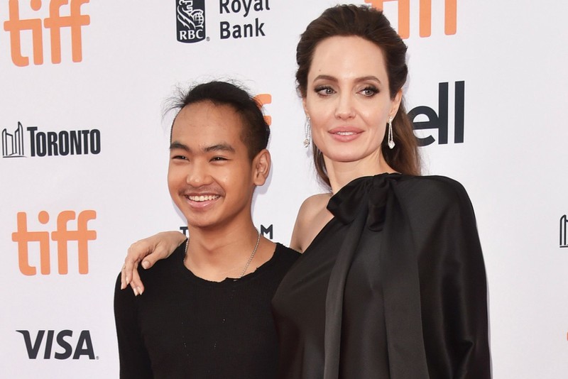con trai angelina jolie nhanh chong roi han quoc tranh dich covid-19 hinh 1