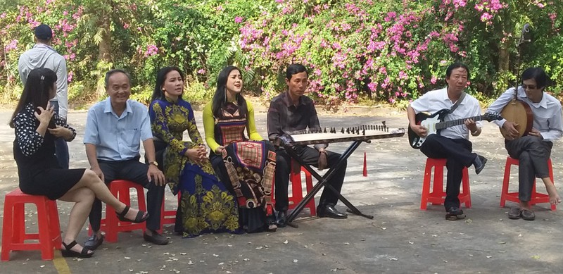 nnut hoang vu: don ca tai tu la "nguoi ban tri am" trong cuoc doi hinh 6