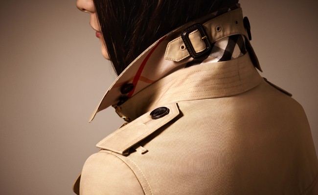 burberry lay vai may ao khoac noi tieng de san xuat do bao ho chong dich hinh 3