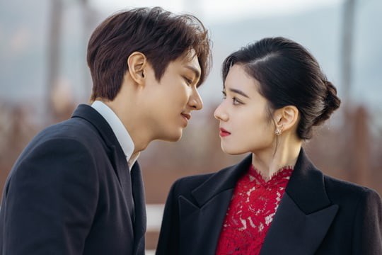 lee min ho "tha thinh" nu thu tuong sau khi than mat "co dau yeu tinh" hinh 1