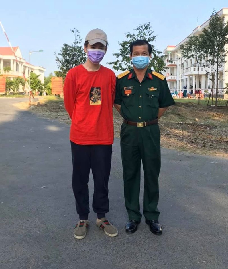 dien vien chi bao hanh phuc don con trai ve nha sau 14 ngay cach ly hinh 1