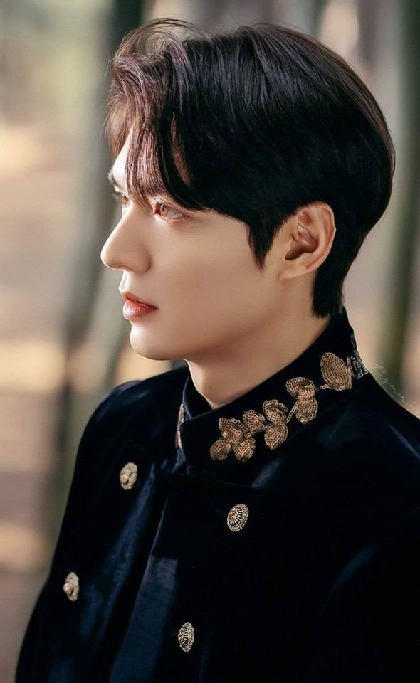 lee min ho khien fan "dung ngoi khong yen" voi loat anh quan vuong dien trai hinh 4