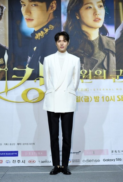lee min ho va "tinh moi" kim go eun dien do doi, sanh buoc tai su kien  hinh 3