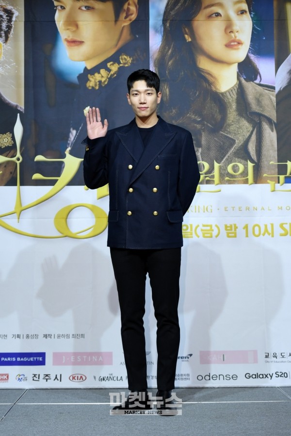 lee min ho va "tinh moi" kim go eun dien do doi, sanh buoc tai su kien  hinh 10