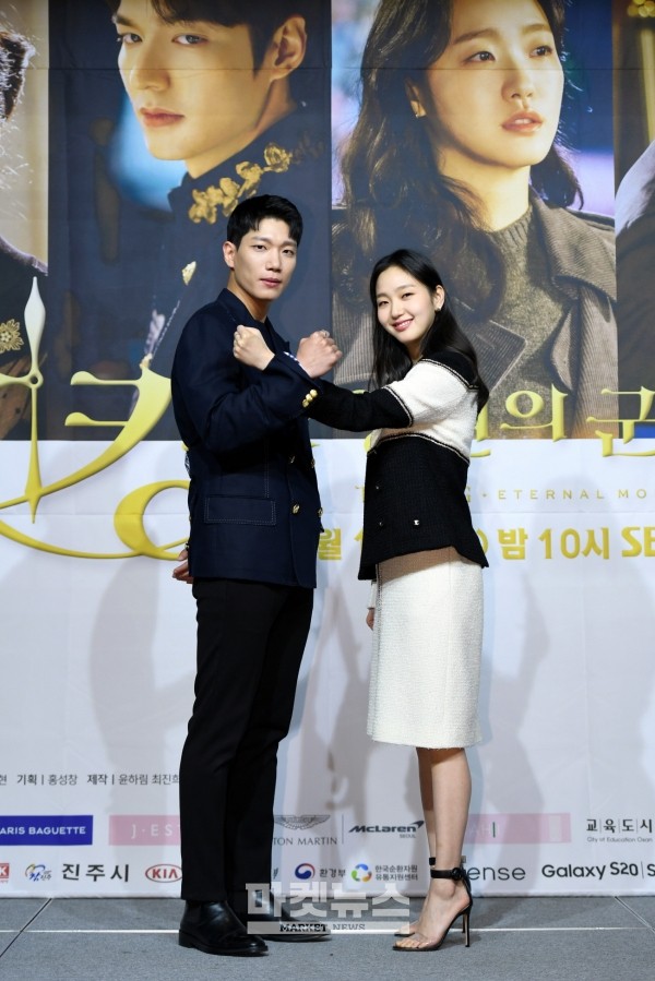 lee min ho va "tinh moi" kim go eun dien do doi, sanh buoc tai su kien  hinh 11