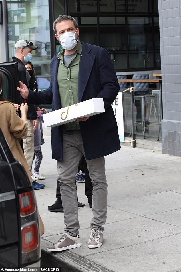 ben affleck va ban gai deo khau trang, tinh tu khi dao pho hinh 7