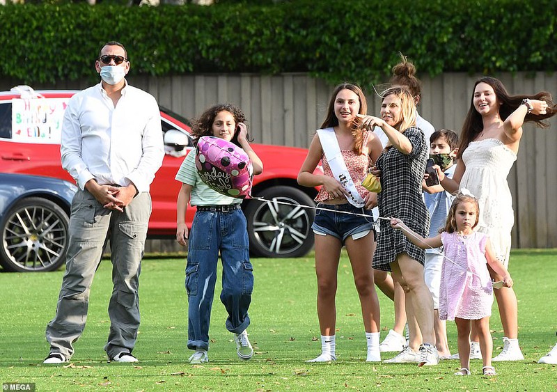 jennifer lopez vui ve khi cham mat vo cu cua ban trai kem 6 tuoi hinh 6