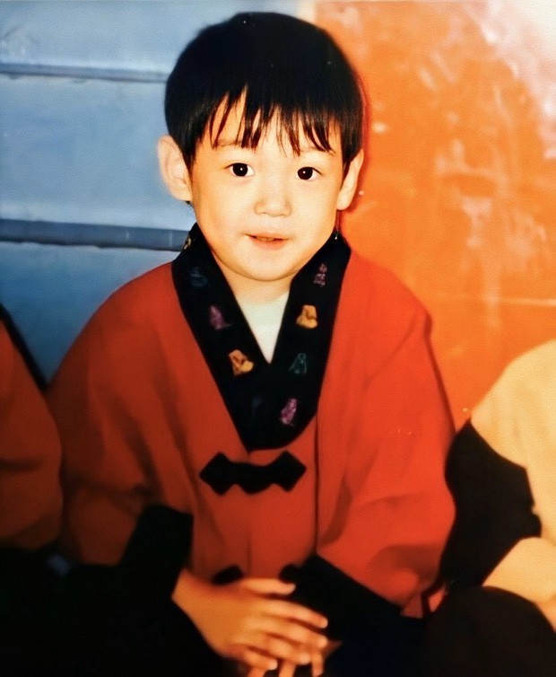 jungkook (bts) gay sot voi loat anh hoi nho de thuong hinh 2
