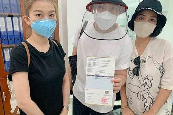 chuyen showbiz: dong nhi phat tuong, lo vong 2 "lum lum" ro ret hinh 5