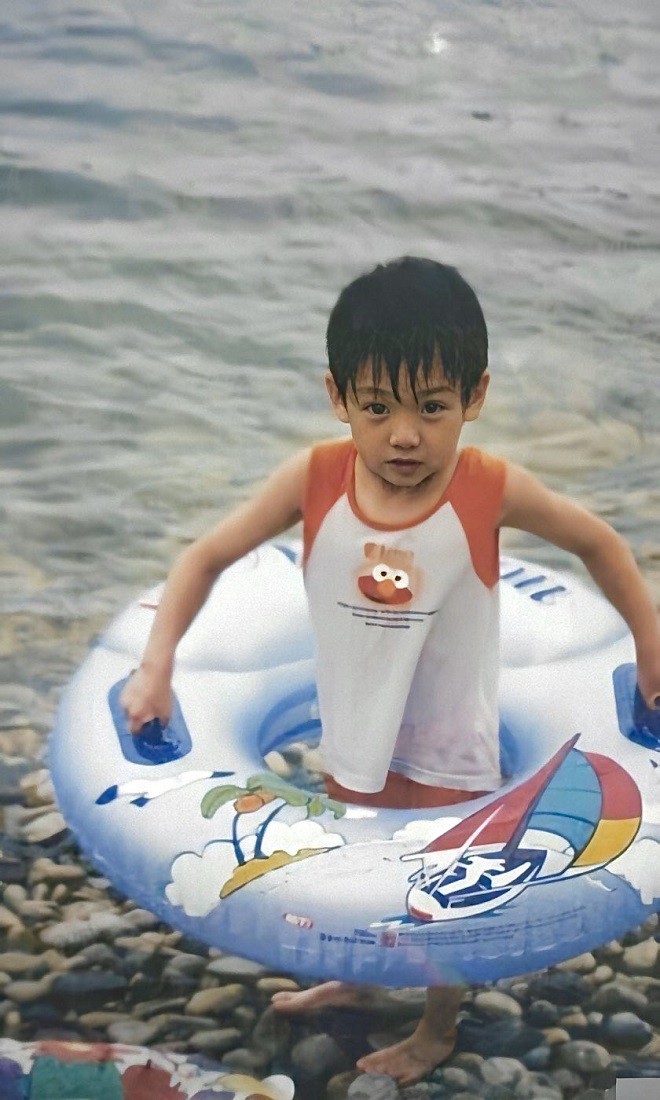jungkook (bts) gay sot voi loat anh hoi nho de thuong hinh 10