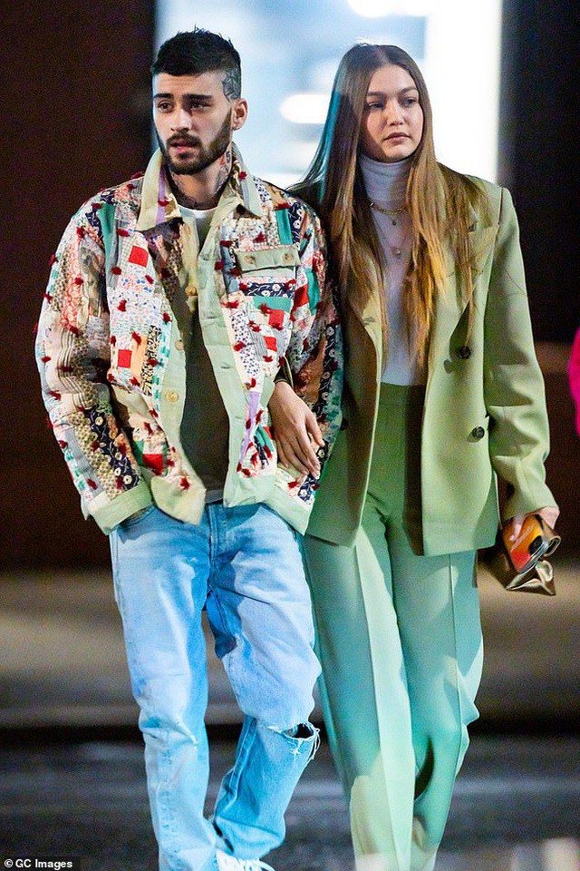 "chan dai" gigi hadid mang thai con dau long voi ban trai zayn malik hinh 1