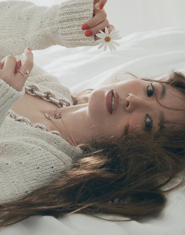song hye kyo dep mo mang tren tap chi elle hau ly hon  hinh 9