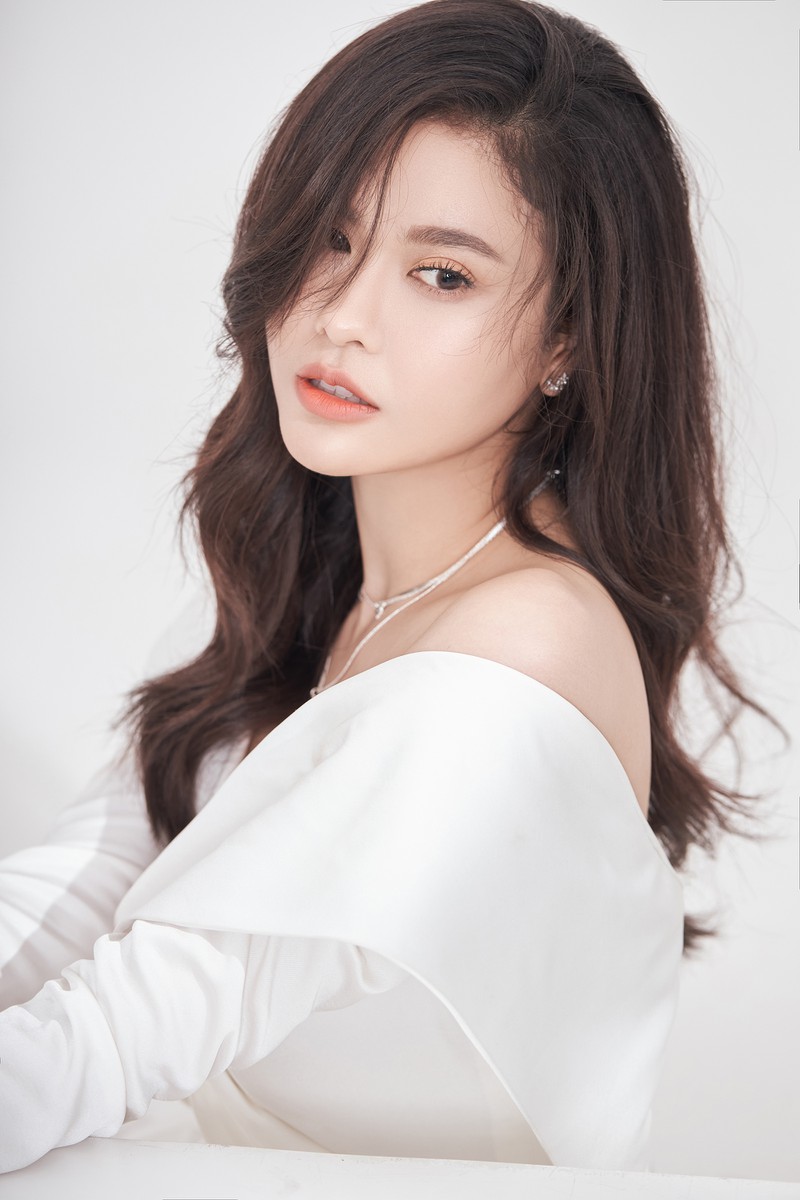 truong quynh anh thang hang nhan sac voi ve dep tinh khoi, mong manh hinh 7