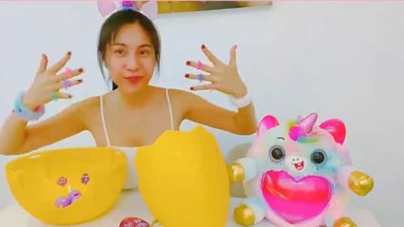 chuyen showbiz: pham quynh anh mac ao tam, pho duong cong my mieu tren bien hinh 6