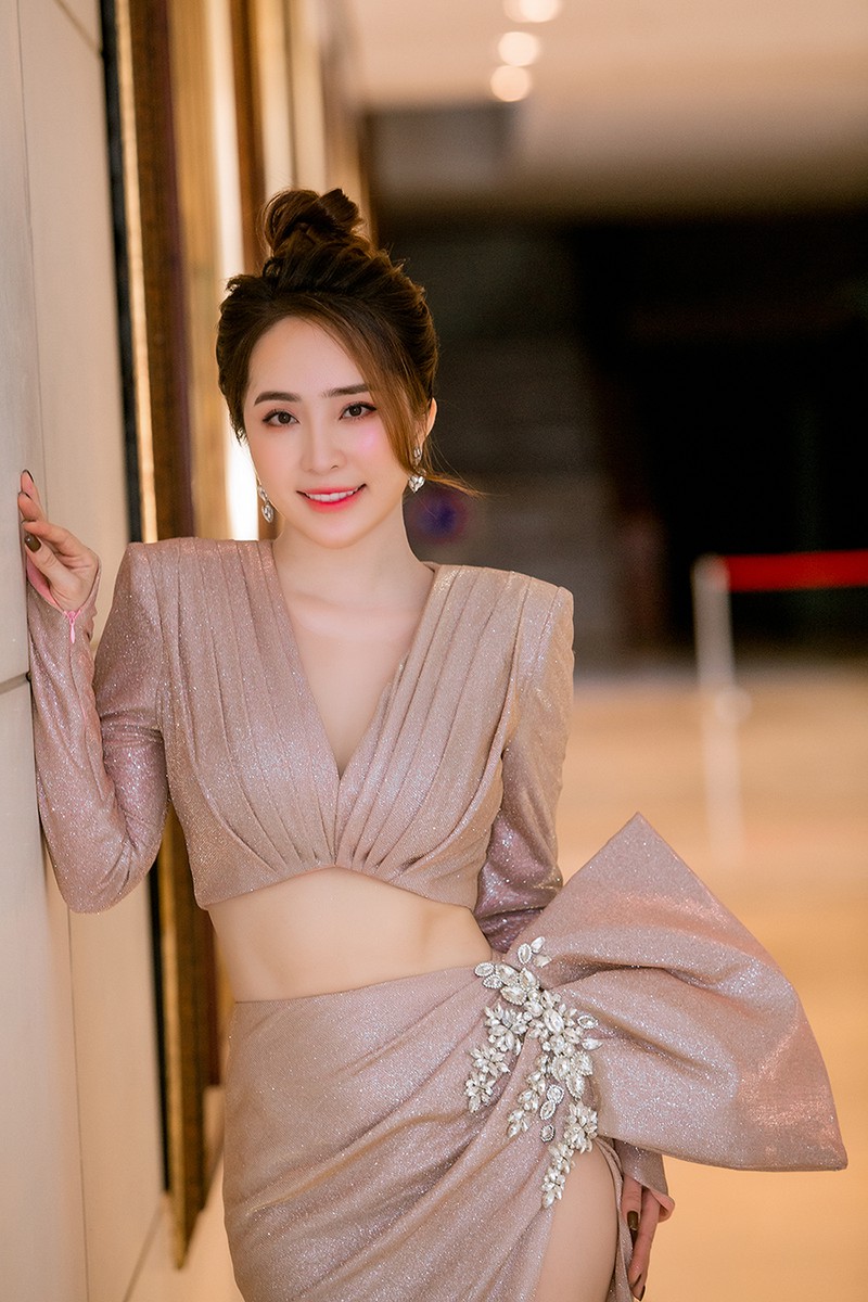 quynh nga khoe vong eo 55 sau thoi gian luyen tap tai nha mua covid hinh 7