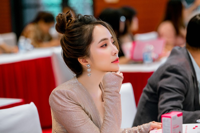 quynh nga khoe vong eo 55 sau thoi gian luyen tap tai nha mua covid hinh 8