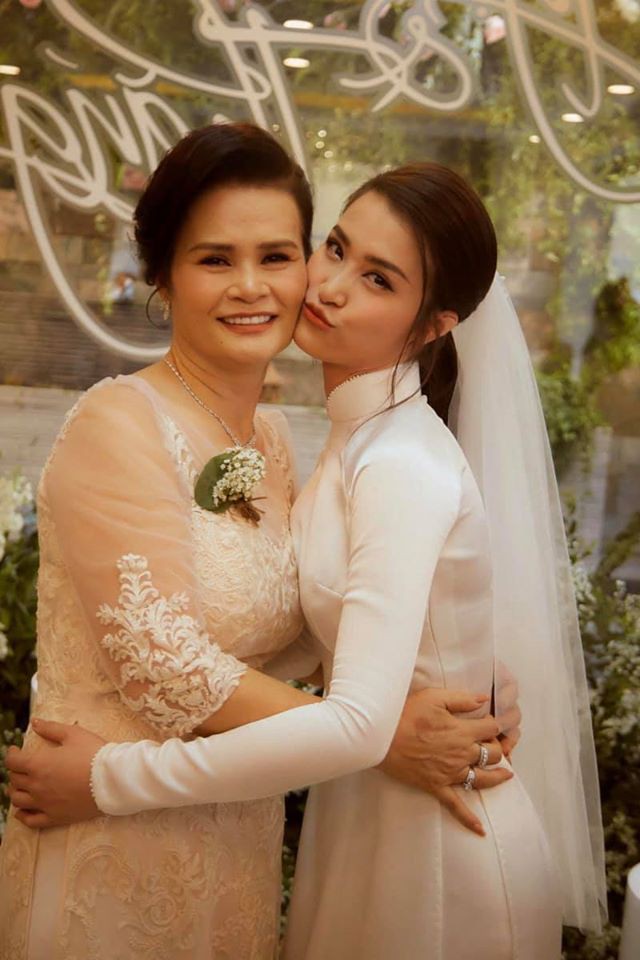 dong nhi, hari won va dan sao viet gui loi yeu thuong trong ngay cua me hinh 2