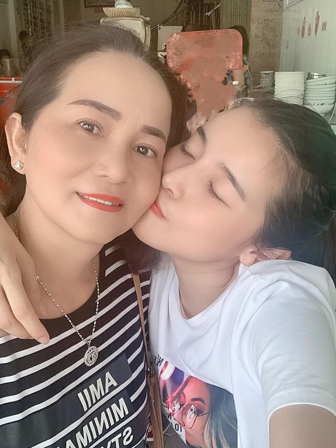 dong nhi, hari won va dan sao viet gui loi yeu thuong trong ngay cua me hinh 9