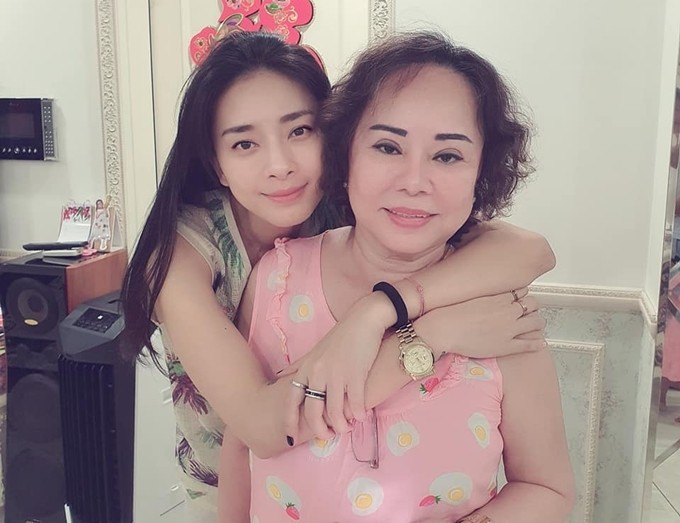 dong nhi, hari won va dan sao viet gui loi yeu thuong trong ngay cua me hinh 8