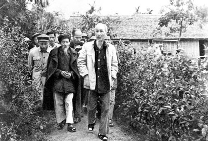 "bac vinh hang nhu the giua nhan dan" hinh 1