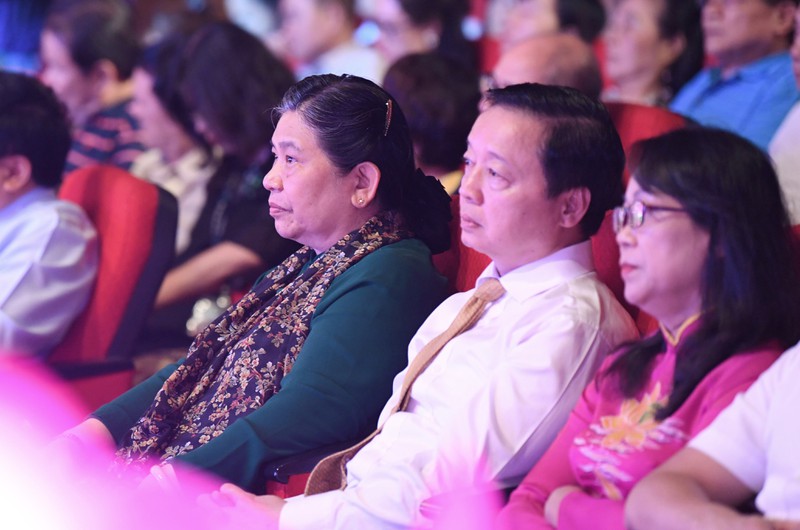 chuong trinh nghe thuat "dep nhat ten nguoi" lang sau niem xuc dong... hinh 2