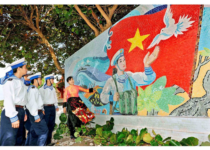 hoa sy nguyen thu thuy tang tranh bac ho tai bo tu lenh hai quan hinh 4