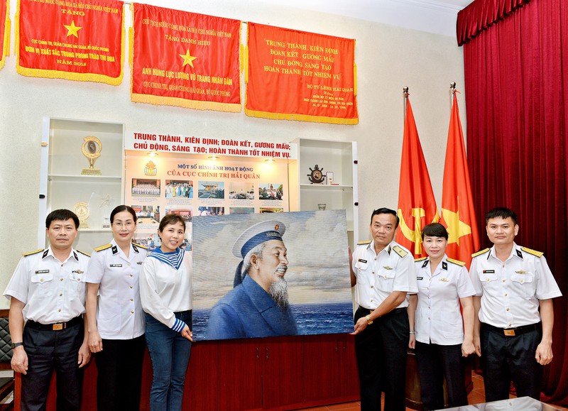 hoa sy nguyen thu thuy tang tranh bac ho tai bo tu lenh hai quan hinh 1