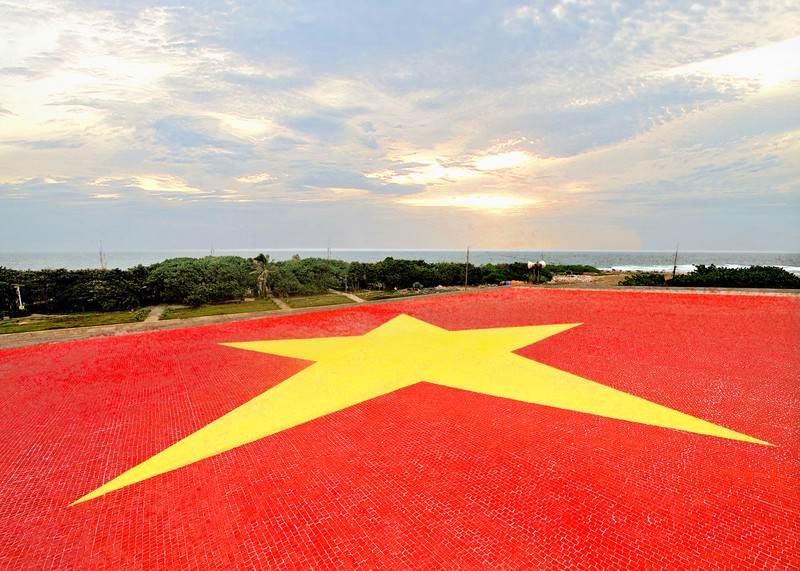 hoa sy nguyen thu thuy tang tranh bac ho tai bo tu lenh hai quan hinh 3
