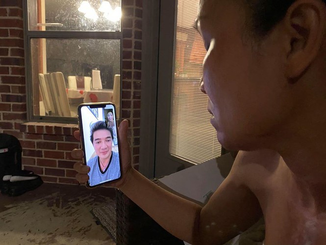 ca si hong ngoc lo guong mat bien dang, da loang lo vi bong nang hinh 1