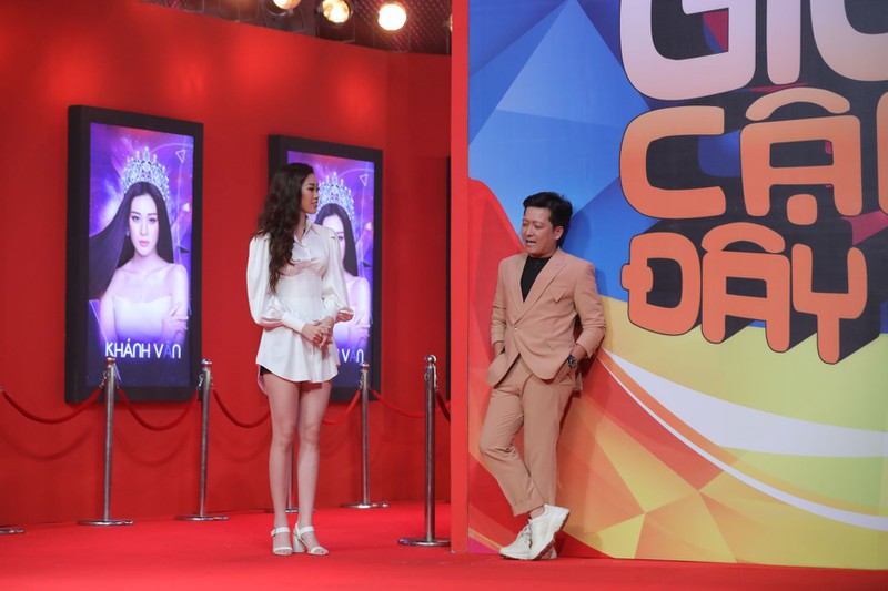 on gioi! cau day roi: hh khanh van "chet dung" khi bi lo bat ca 2 tay hinh 1