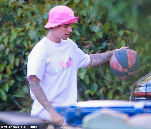 justin bieber mot minh luyen tap the thao trong can biet thu trieu do hinh 4
