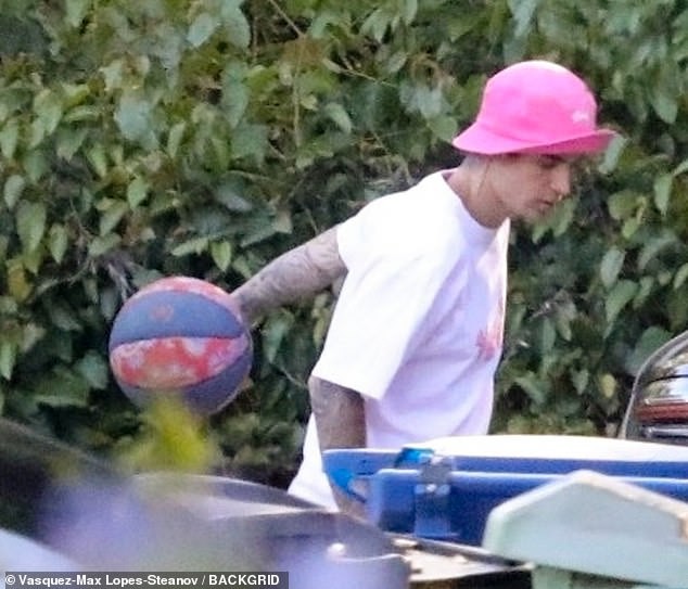 justin bieber mot minh luyen tap the thao trong can biet thu trieu do hinh 5