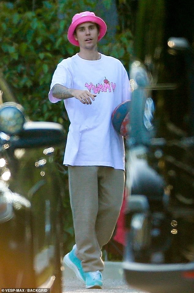 justin bieber mot minh luyen tap the thao trong can biet thu trieu do hinh 1