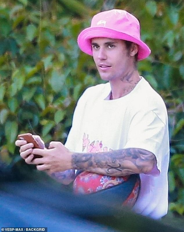 justin bieber mot minh luyen tap the thao trong can biet thu trieu do hinh 2