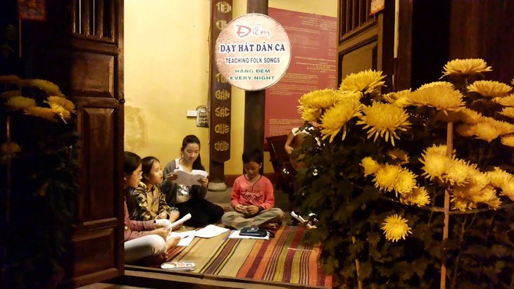lop hoc hat dan ca xu quang giua long pho co hoi an hinh 1