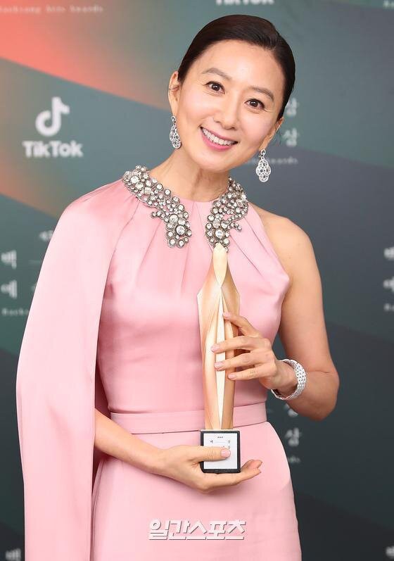 ket qua baeksang: "khi hoa tra no" thang ap dao "ha canh noi anh"  hinh 6