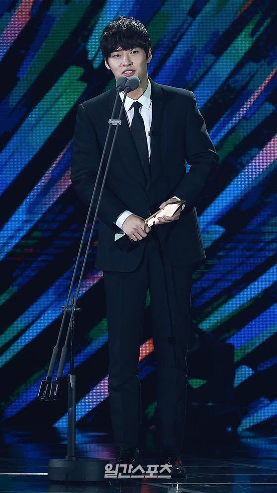 ket qua baeksang: "khi hoa tra no" thang ap dao "ha canh noi anh"  hinh 3