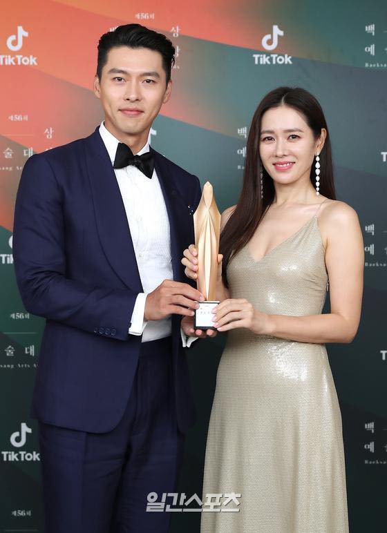 cap doi hyun bin - son ye jin truot giai quan trong tai baeksang 2020 hinh 2