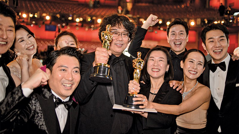 baeksang 2020 gay soc: "exit" cua yoona danh bai "ky sinh trung"? hinh 2