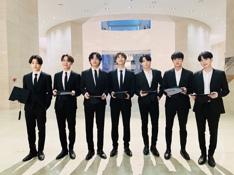bts tham du le tot nghiep ao cung cuu tong thong obama, beyonce hinh 1