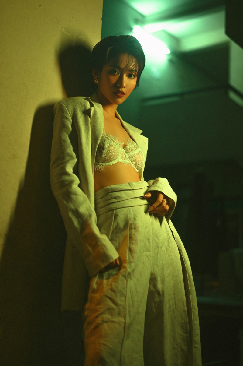 kha ngan tung bo anh "lot xac" goi cam voi mai toc ngan ca tinh hinh 1