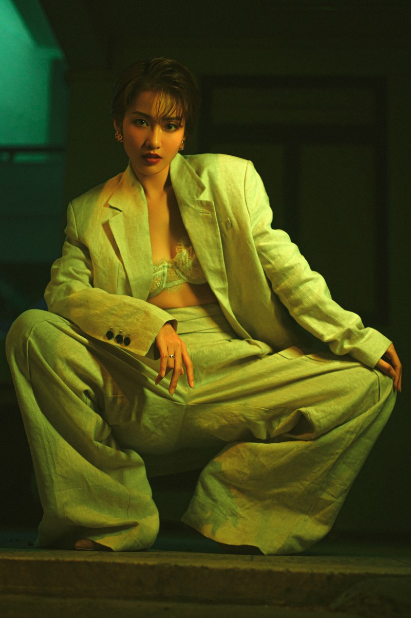 kha ngan tung bo anh "lot xac" goi cam voi mai toc ngan ca tinh hinh 2