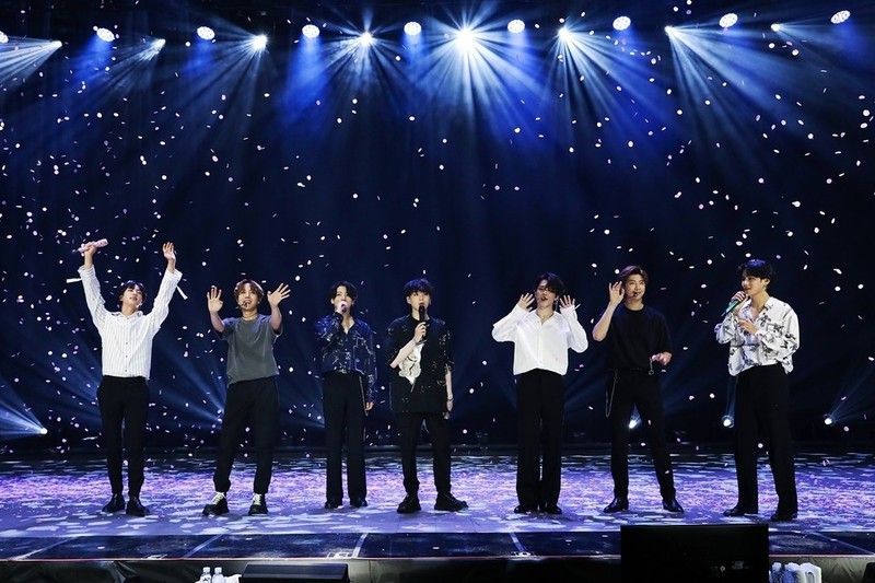 bts gay bao voi concert online "bang bang con" thu hut hon 750.000 nguoi xem hinh 1