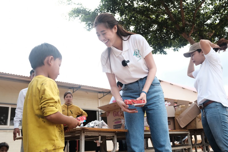 hoa hau khanh van trao tang 500 phan qua cho hoc sinh o dak nong hinh 7
