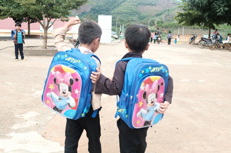 hoa hau khanh van trao tang 500 phan qua cho hoc sinh o dak nong hinh 5