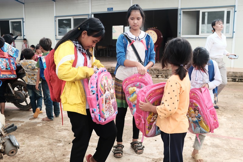 hoa hau khanh van trao tang 500 phan qua cho hoc sinh o dak nong hinh 4