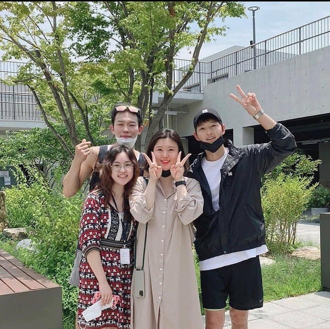 song joong ki lan dau lo dien sau tin don hen ho nu luat su  hinh 2