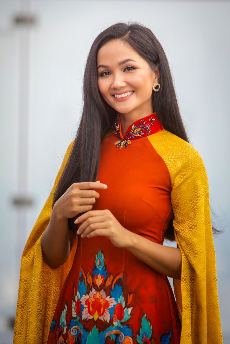 hoa hau h’hen nie tung bay ta ao dai tren toa nha cao nhat viet nam hinh 9